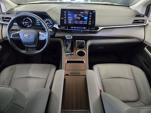 Used 2021 Toyota Sienna XLE FWD image 16
