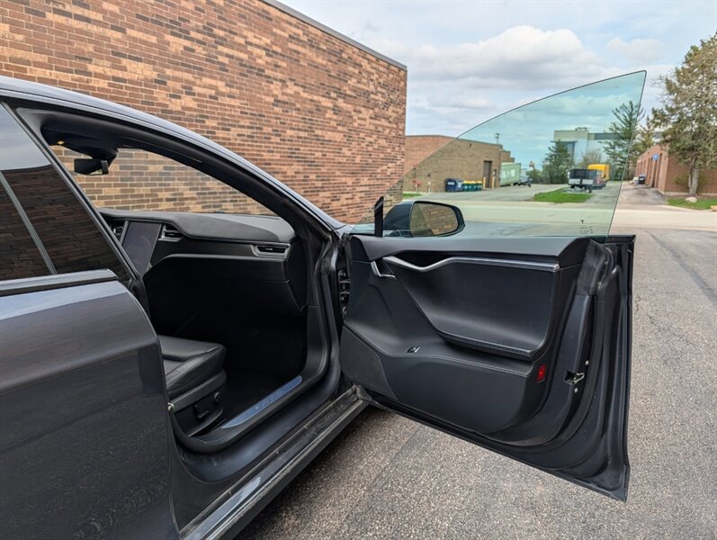 Used 2015 Tesla Model S Performance AWD/4WD image 27
