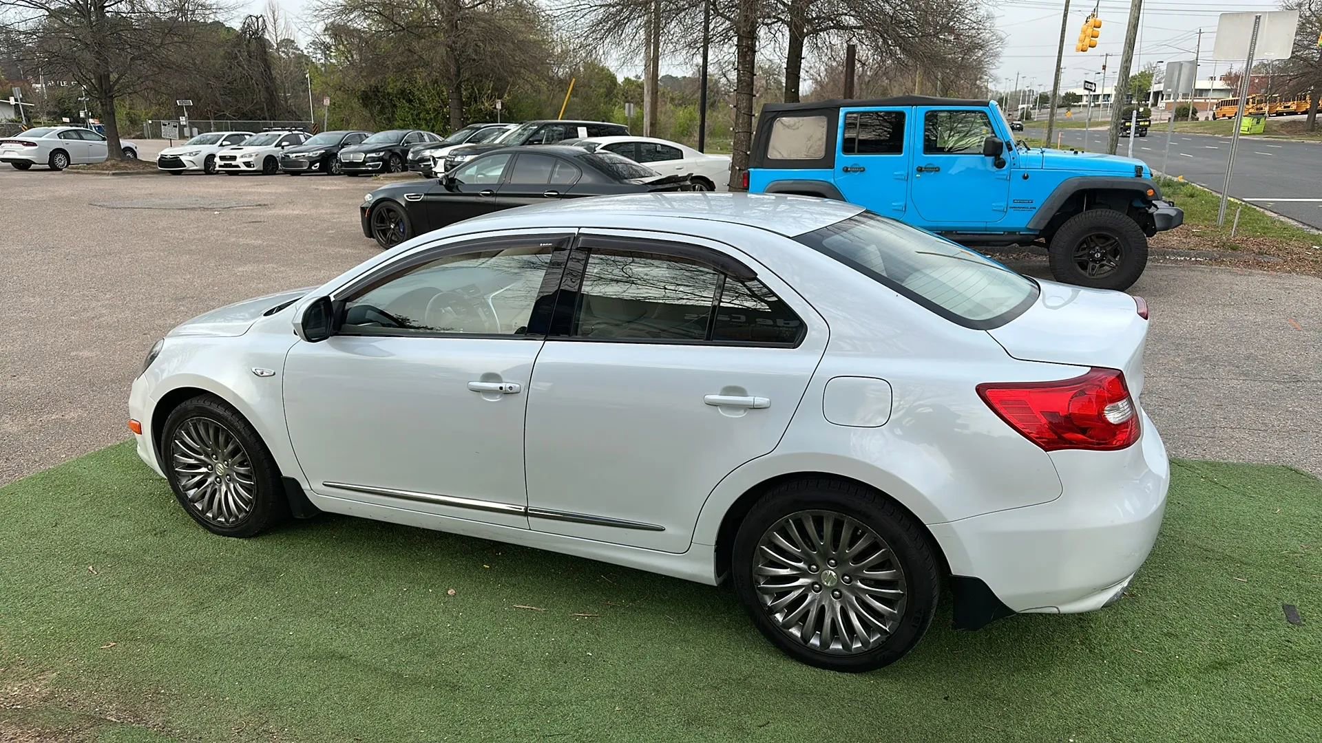 Used 2012 Suzuki Kizashi SE image 5