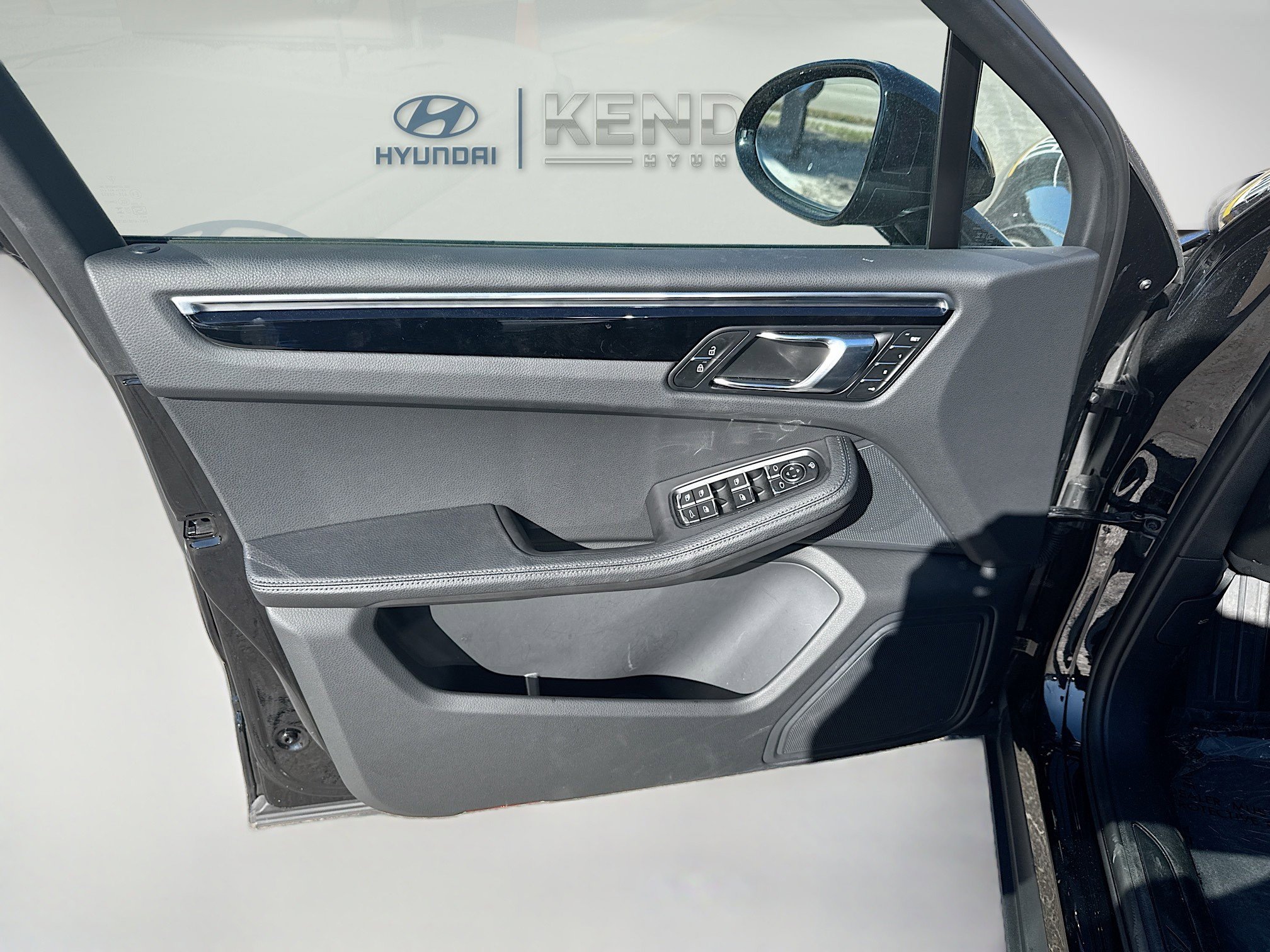 Used 2024 Porsche Macan image 18