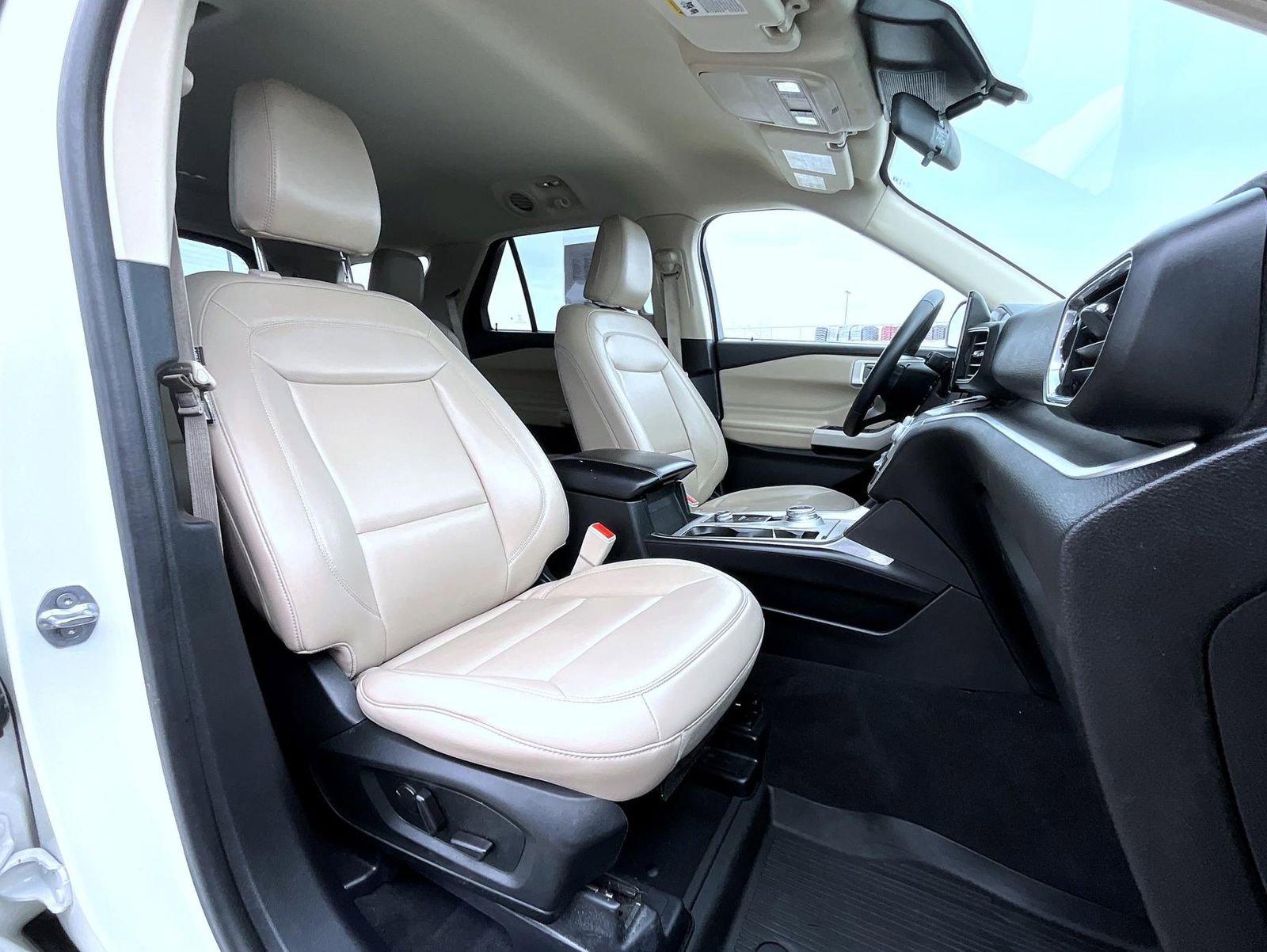 Used 2022 Ford Explorer XLT w/ Equipment Group 202A image 17