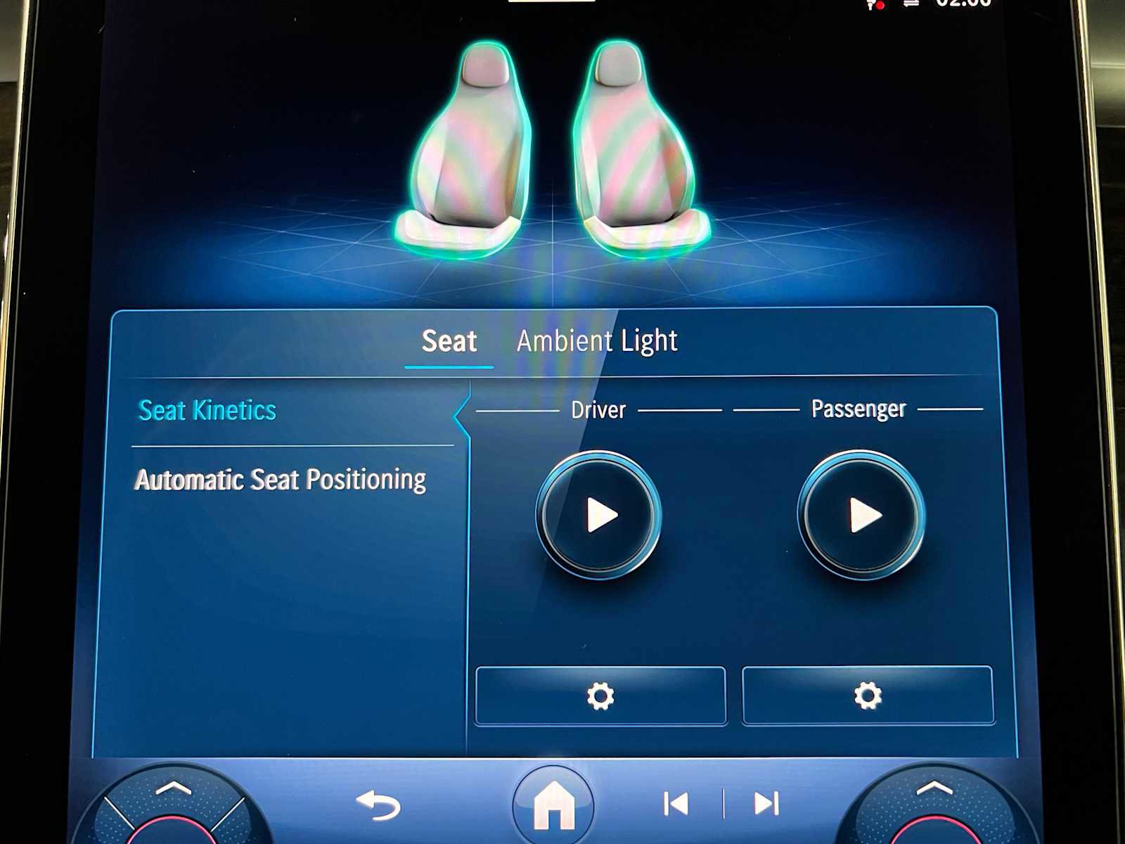 Used 2025 Mercedes-Benz GLC 300 4MATIC image 32