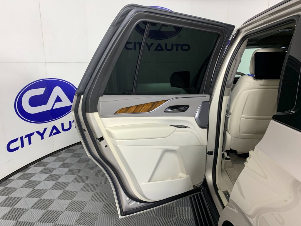 Used 2022 Cadillac Escalade Sport Platinum w/ LPO, ONYX Package AWD/4WD image 29
