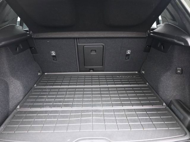Used 2023 Volvo XC40 B5 Plus w/ Protection Package Premier image 29