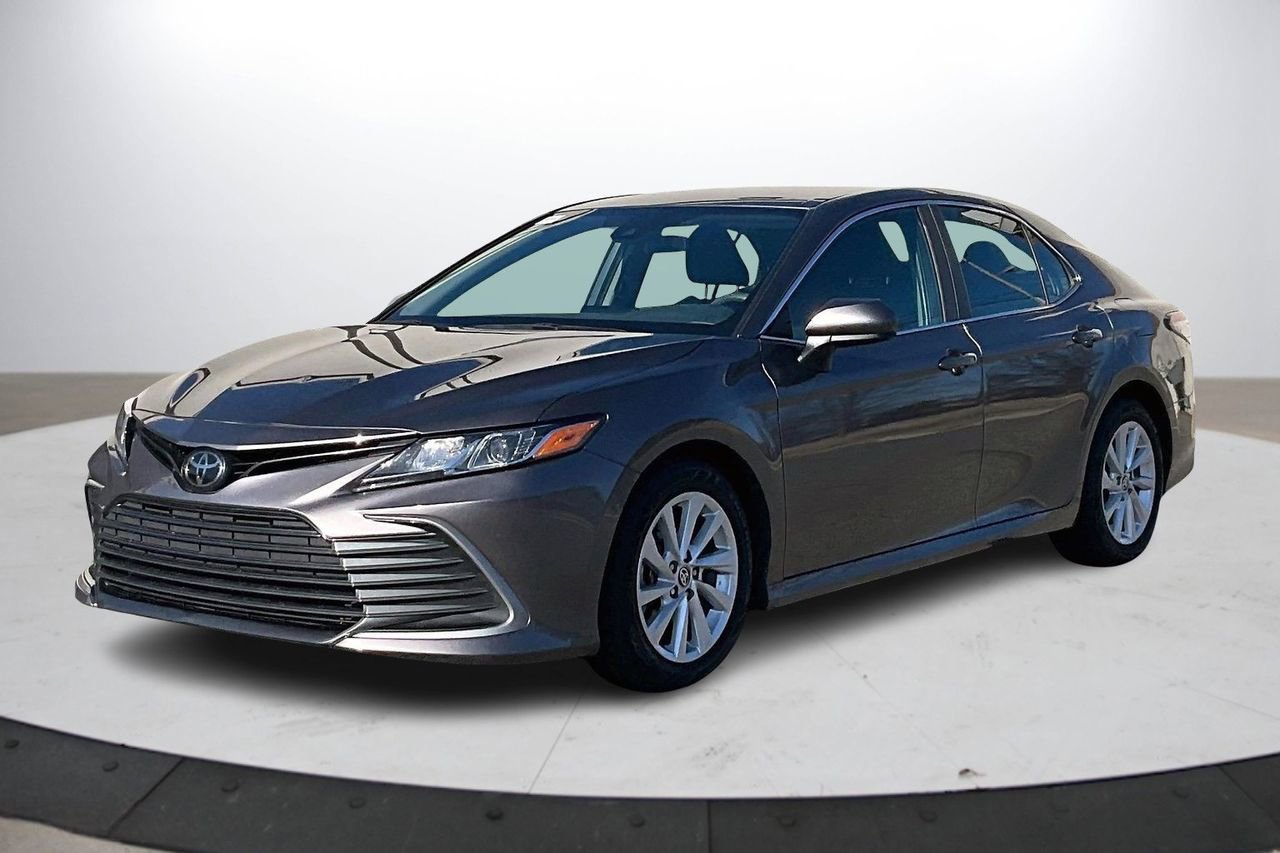 Used 2023 Toyota Camry LE image 4
