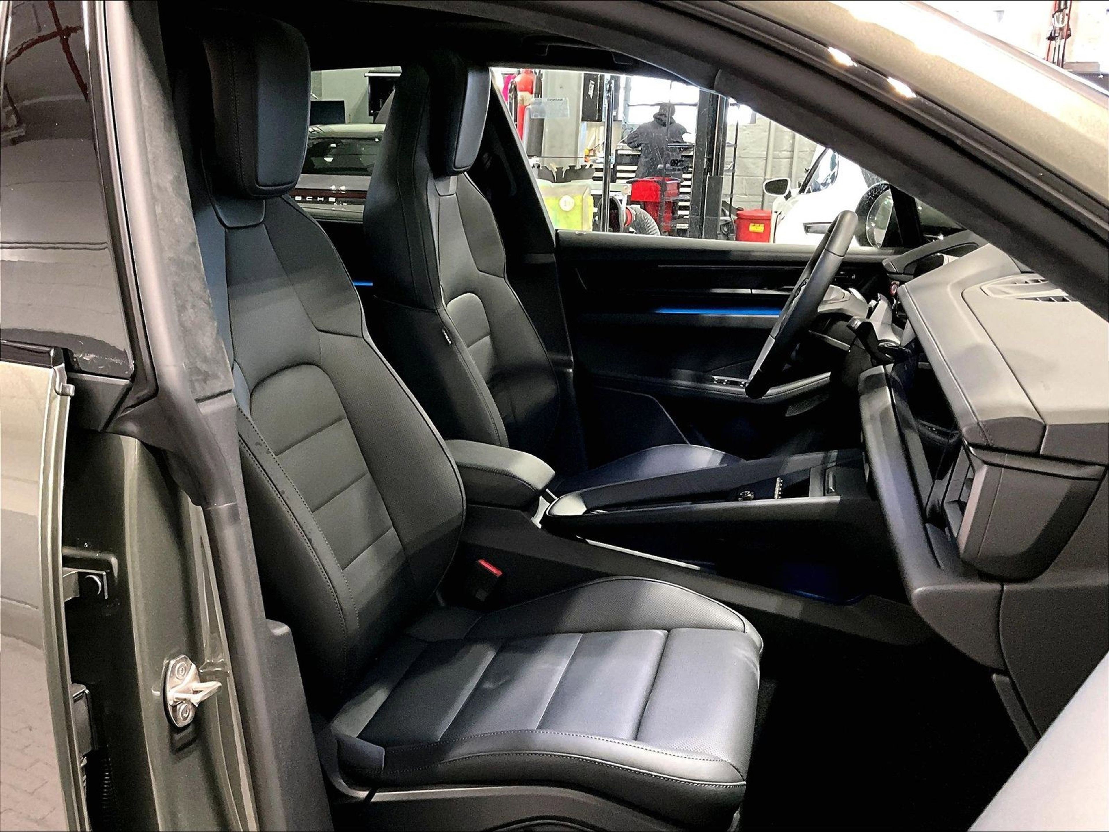 New 2026 Porsche Macan Turbo Electric AWD/4WD image 10