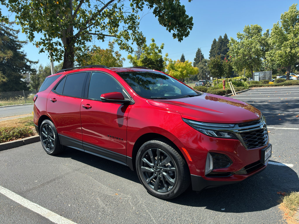 Used 2023 Chevrolet Equinox RS FWD image 2