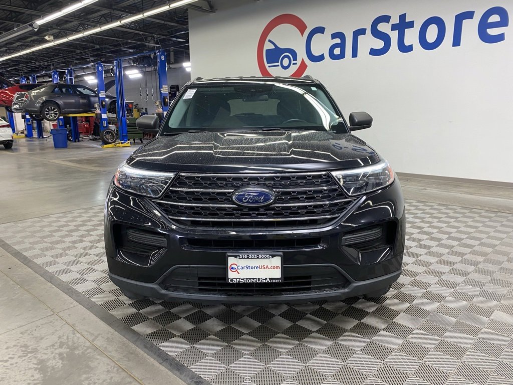 Used 2022 Ford Explorer XLT image 3