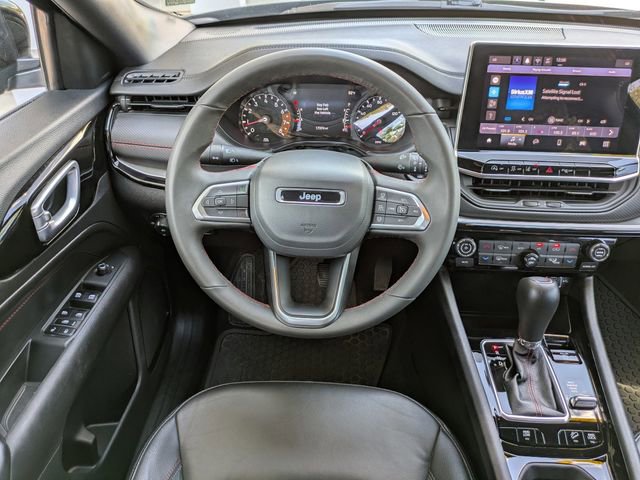 Used 2025 Jeep Compass Trailhawk image 18