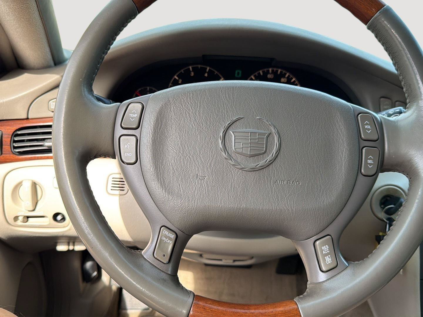 Used 2003 Cadillac Seville STS w/ Preferred Equipment Group FWD image 14