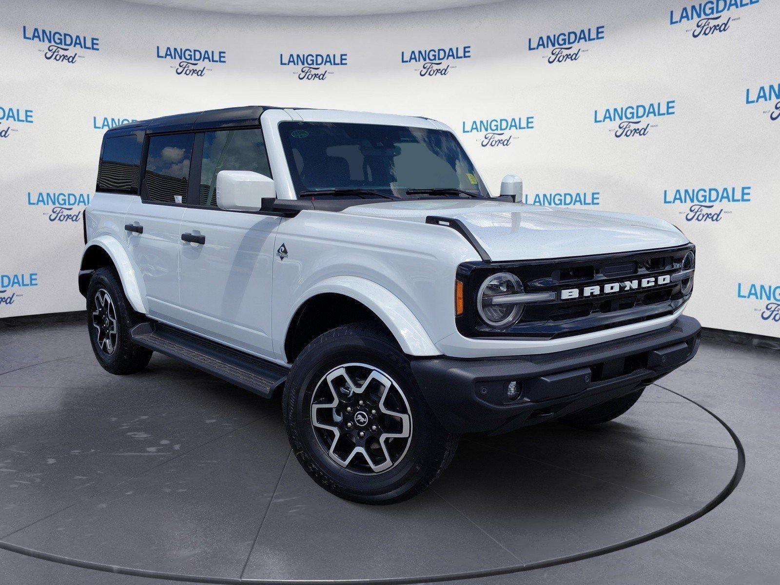 New 2026 Ford Bronco Outer Banks AWD/4WD image 2
