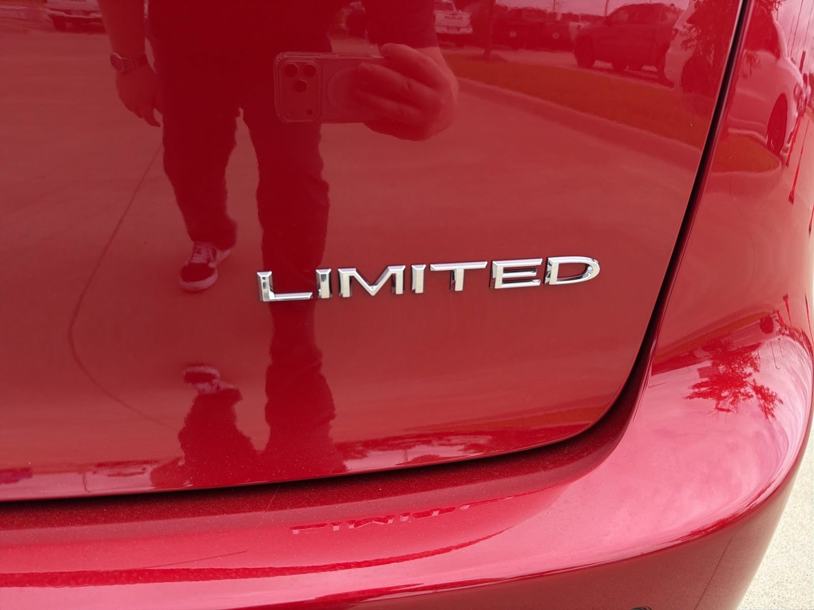 New 2027 Chrysler Pacifica Limited FWD image 5