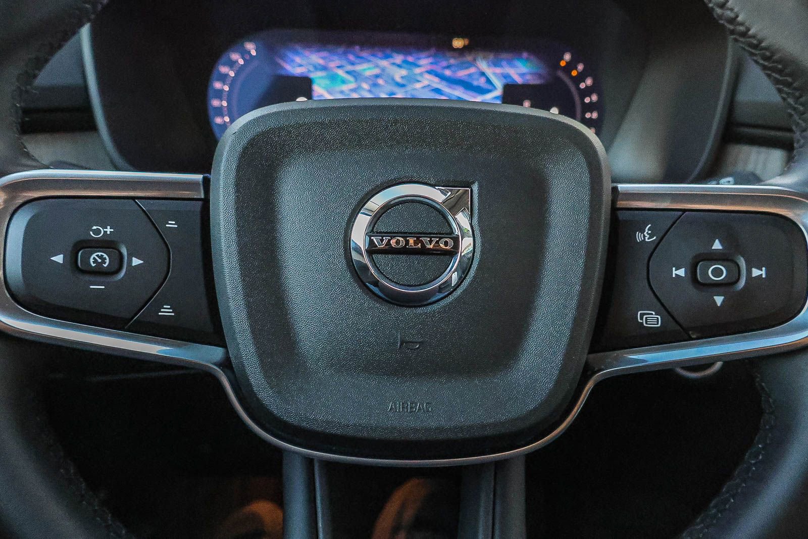 Used 2025 Volvo XC40 B5 Core image 34
