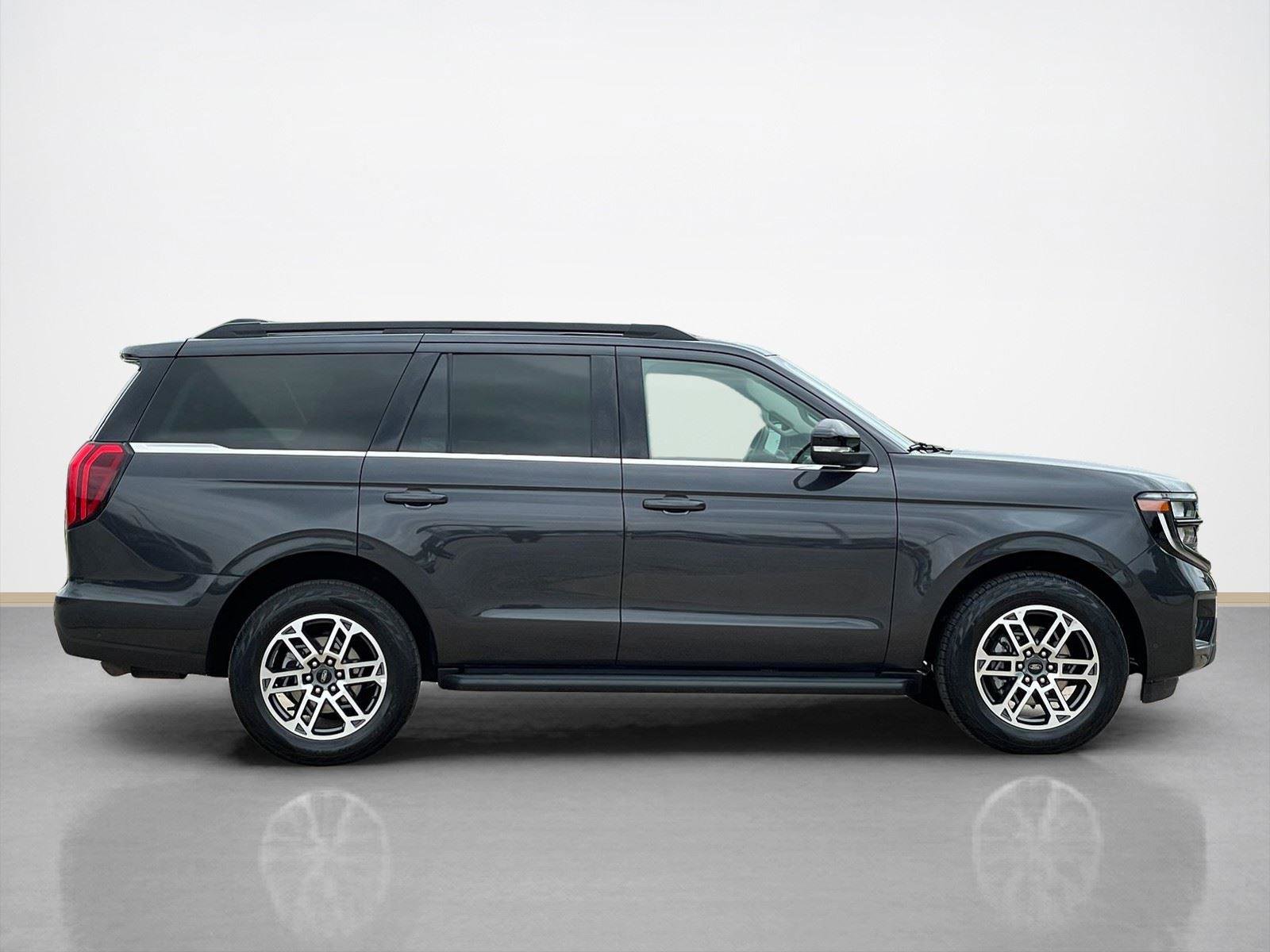 Used 2025 Ford Expedition Active AWD/4WD image 9