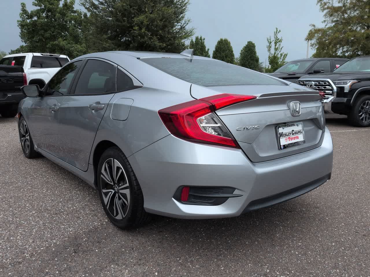 Used 2017 Honda Civic EX-T image 4