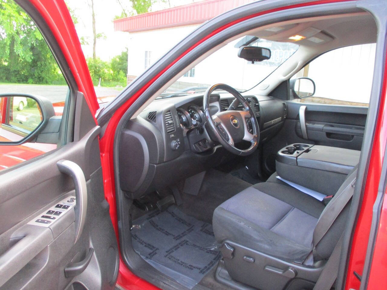 Used 2011 Chevrolet Silverado 1500 LT w/ All-Star Edition AWD/4WD image 14