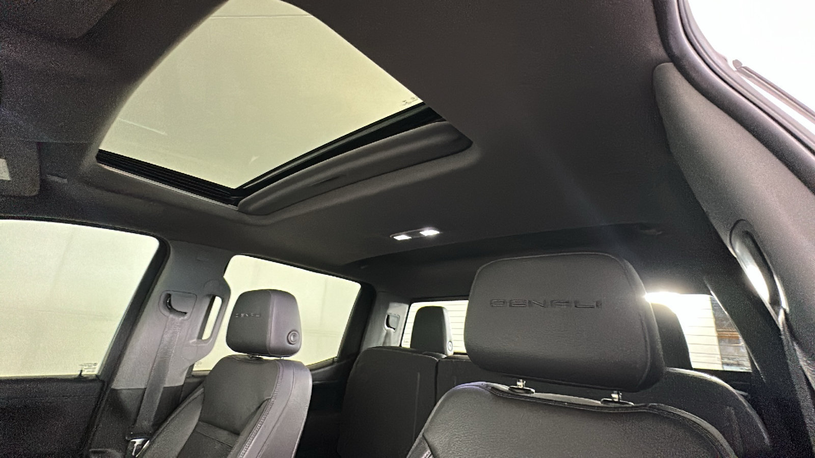 Used 2021 GMC Sierra 1500 Denali AWD/4WD image 16