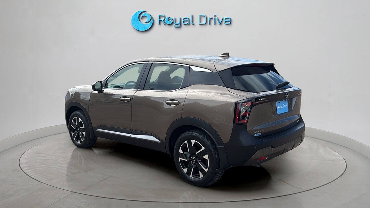 Used 2025 Nissan Kicks SV AWD/4WD image 4