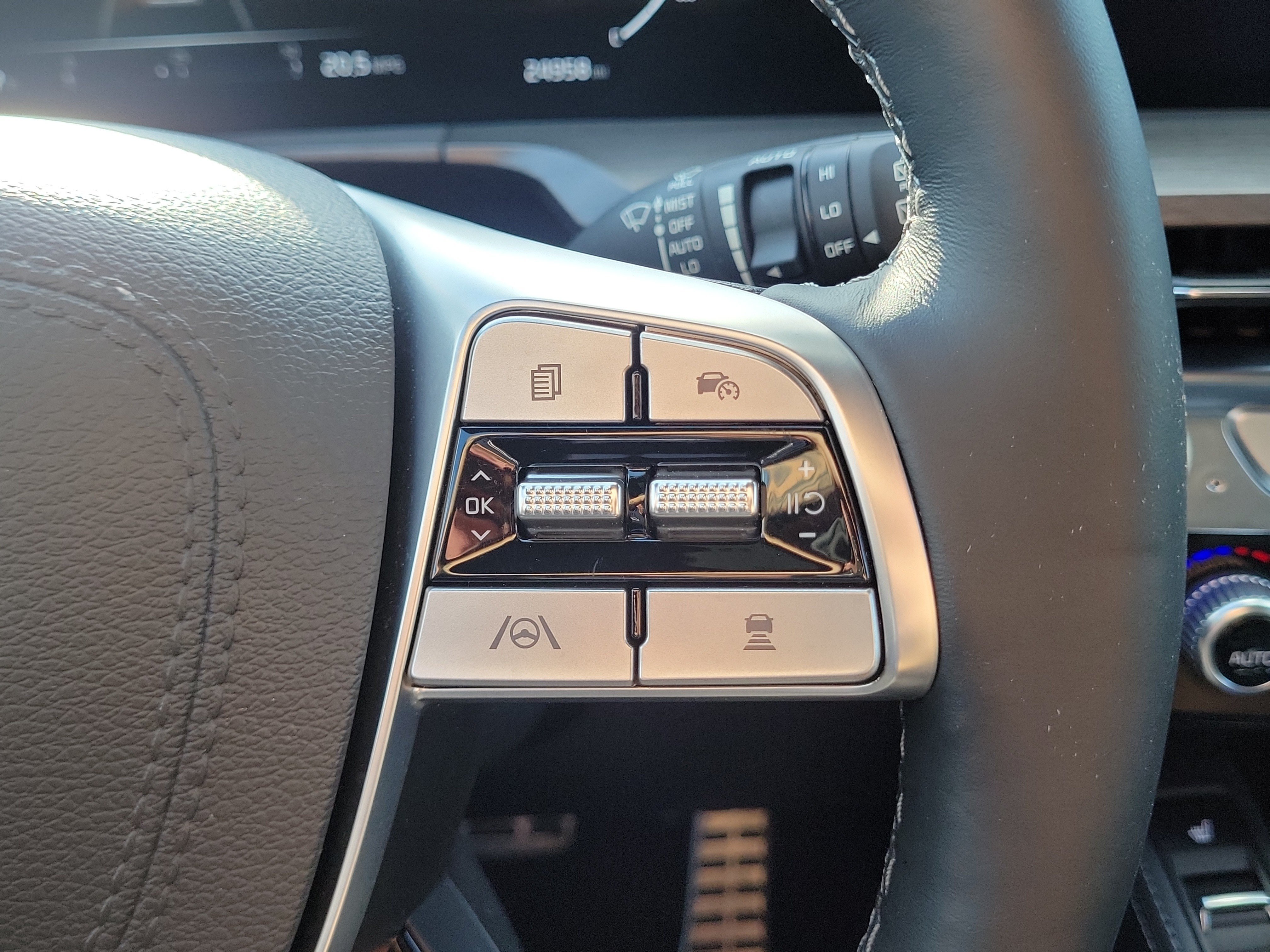 Certified 2025 Kia Telluride SX Prestige X-Line AWD/4WD image 30