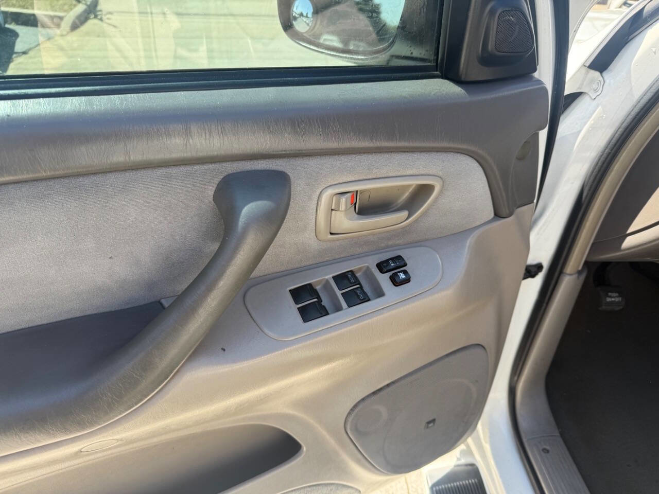 Used 2006 Toyota Sequoia SR5 RWD image 17