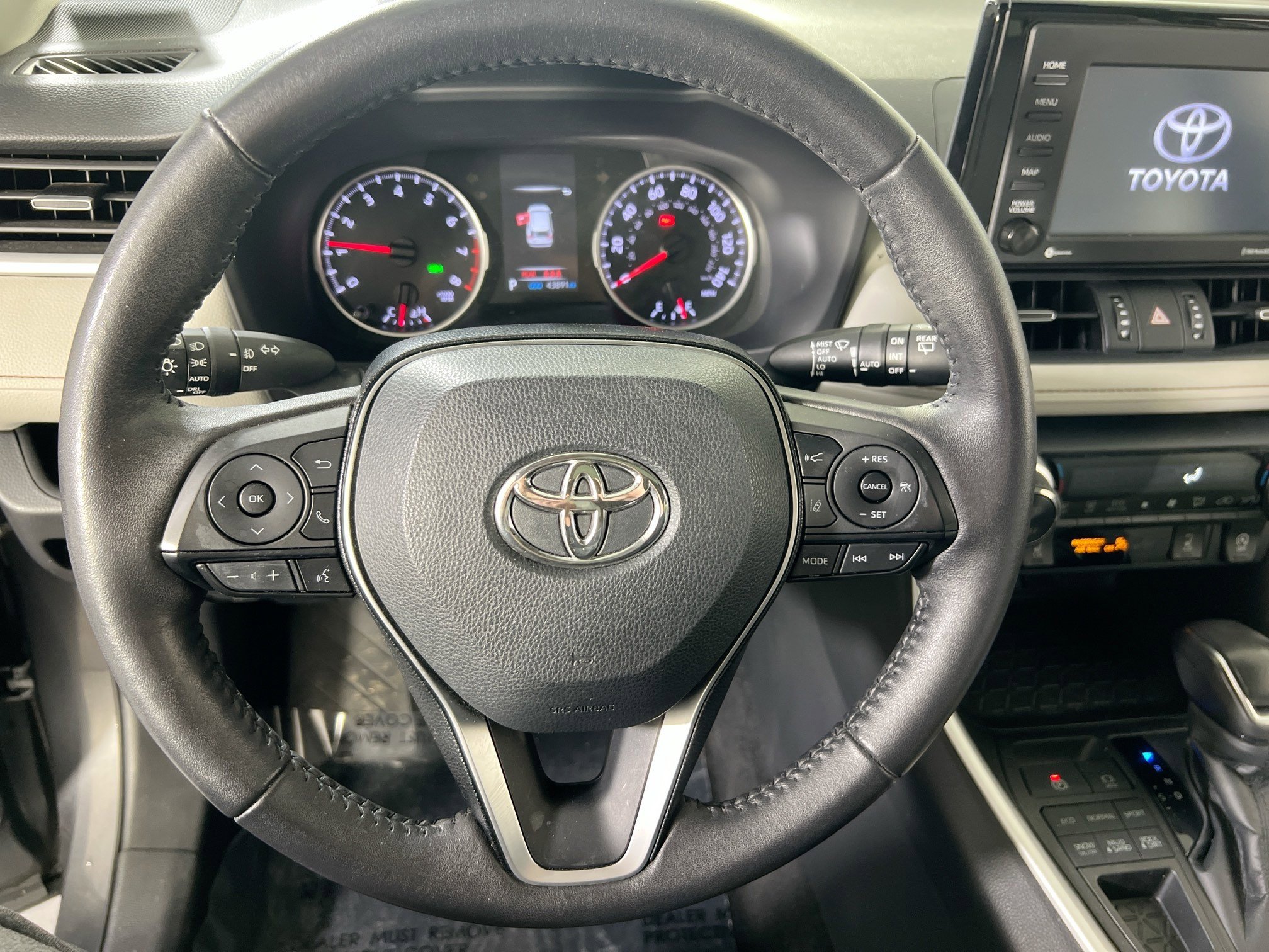 Used 2021 Toyota RAV4 XLE Premium image 11