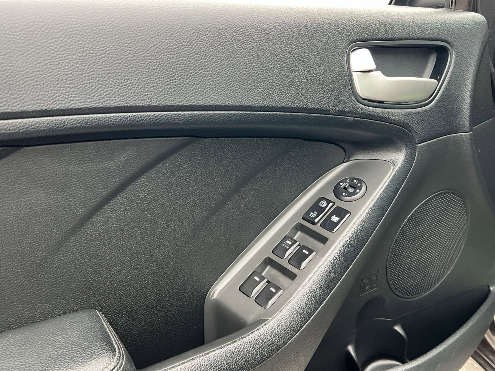 Used 2017 Kia Forte LX image 14