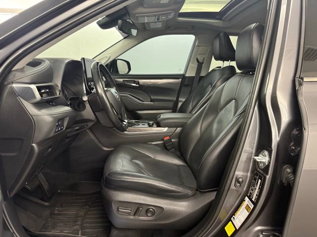 Used 2021 Toyota Highlander Limited image 30