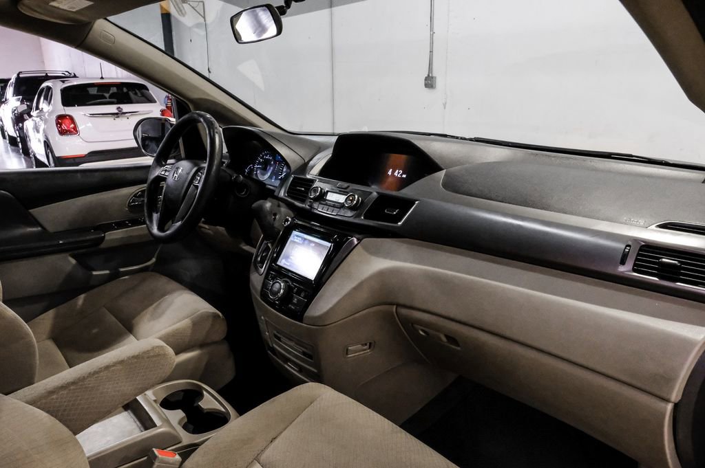 Used 2017 Honda Odyssey SE image 18