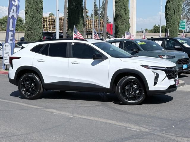 New 2026 Chevrolet Trax LT w/ Driver Confidence Package FWD image 3