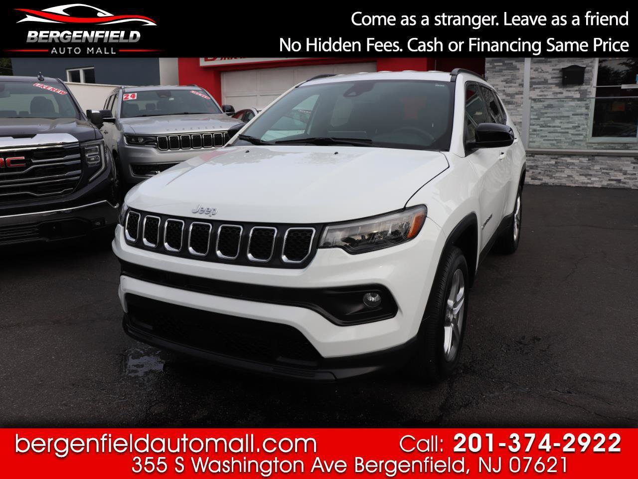 Used 2024 Jeep Compass Latitude AWD/4WD image 1