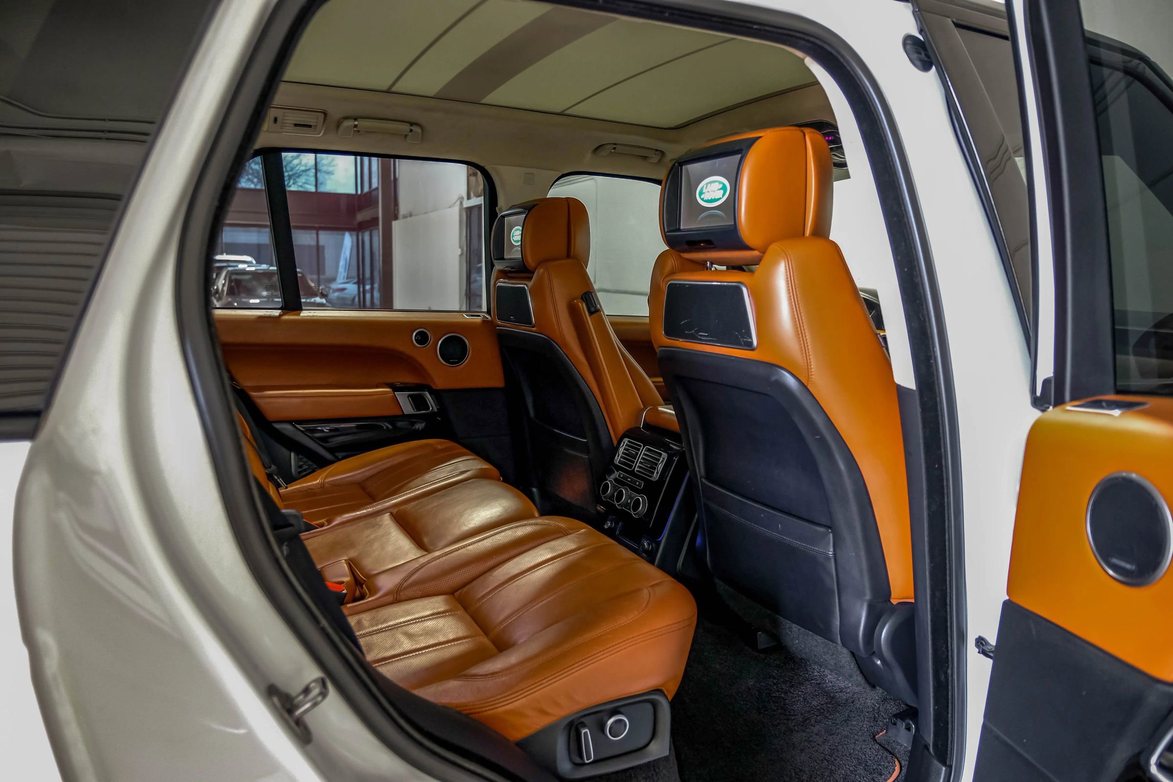 Used 2016 Land Rover Range Rover Autobiography image 49