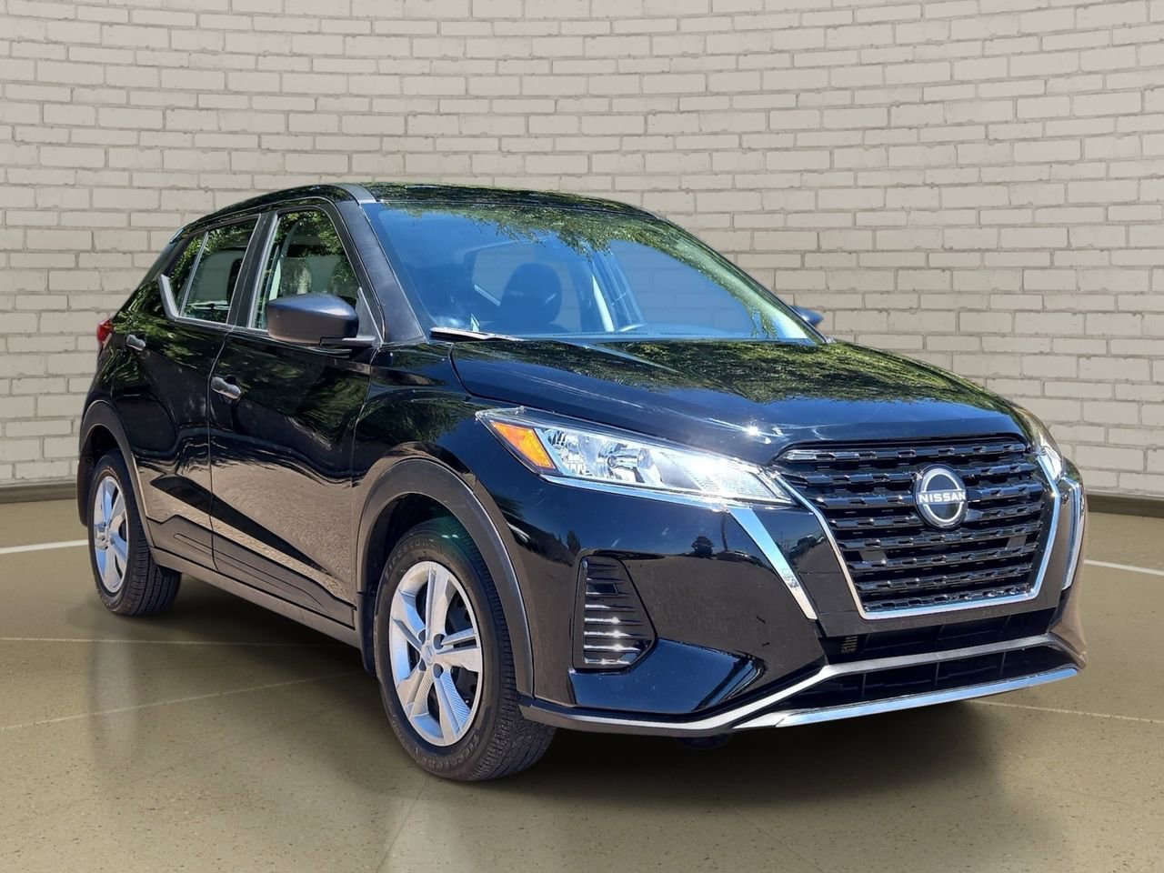 Used 2025 Nissan Kicks Play S FWD image 3