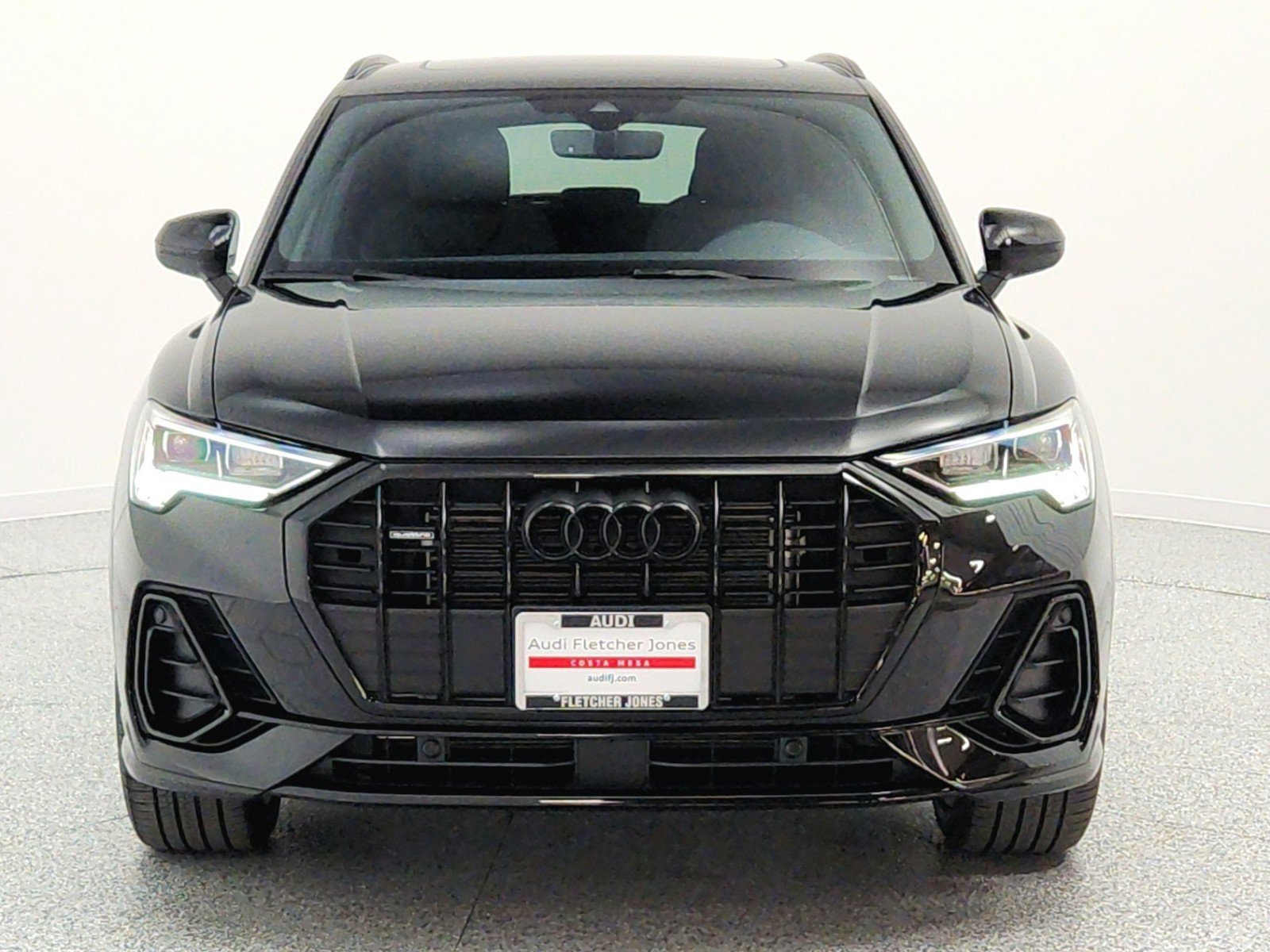 Used 2023 Audi Q3 2.0T Premium w/ Black Optic Sport Package AWD/4WD image 2