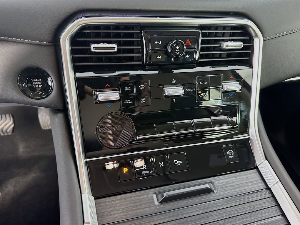 Used 2025 Nissan Armada SV image 20