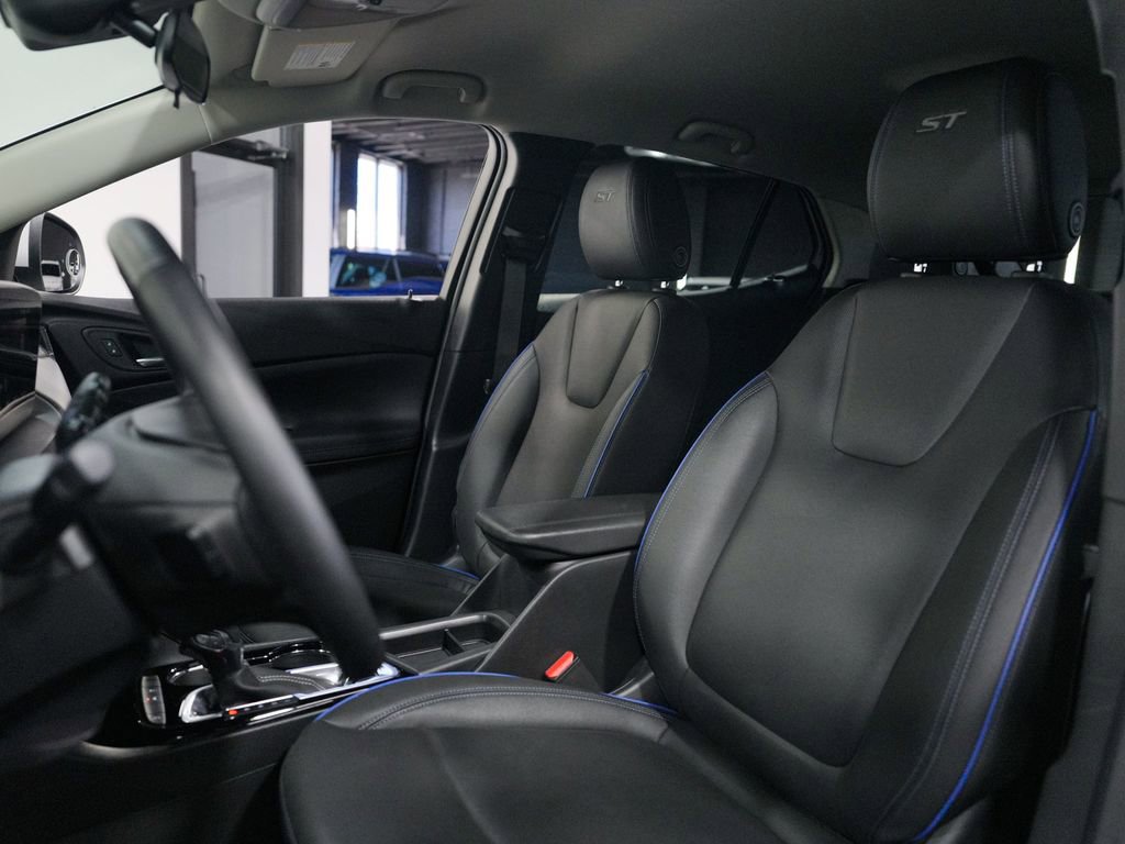 Used 2025 Buick Encore GX Sport Touring w/ Comfort Package FWD image 29