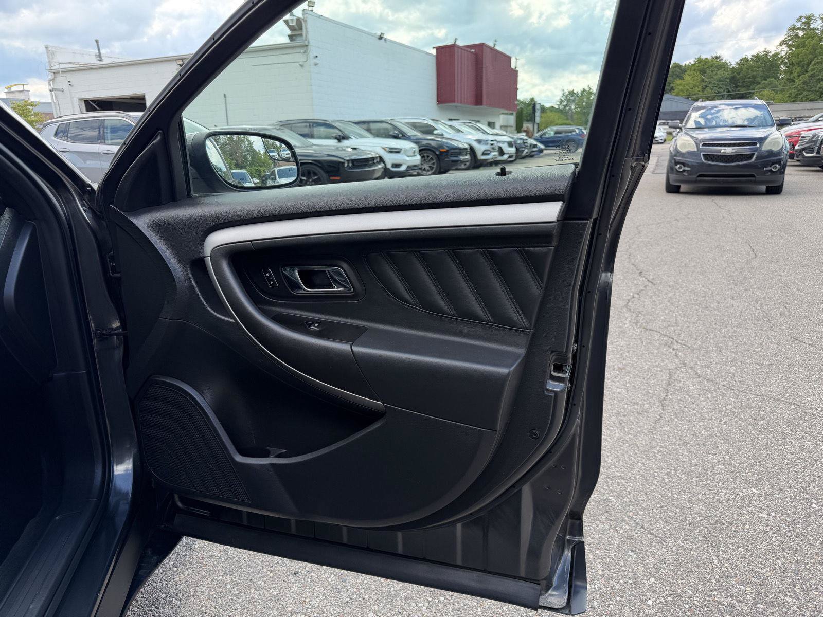 Used 2015 Ford Taurus SEL AWD/4WD image 23