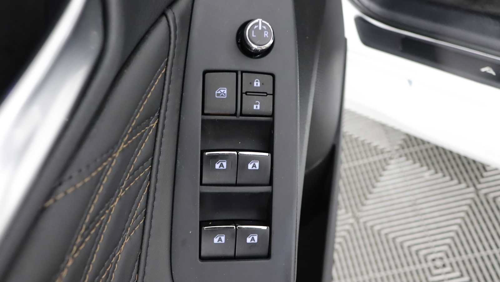 Used 2022 Toyota Avalon Limited w/ Advanced Safety Package FWD image 18