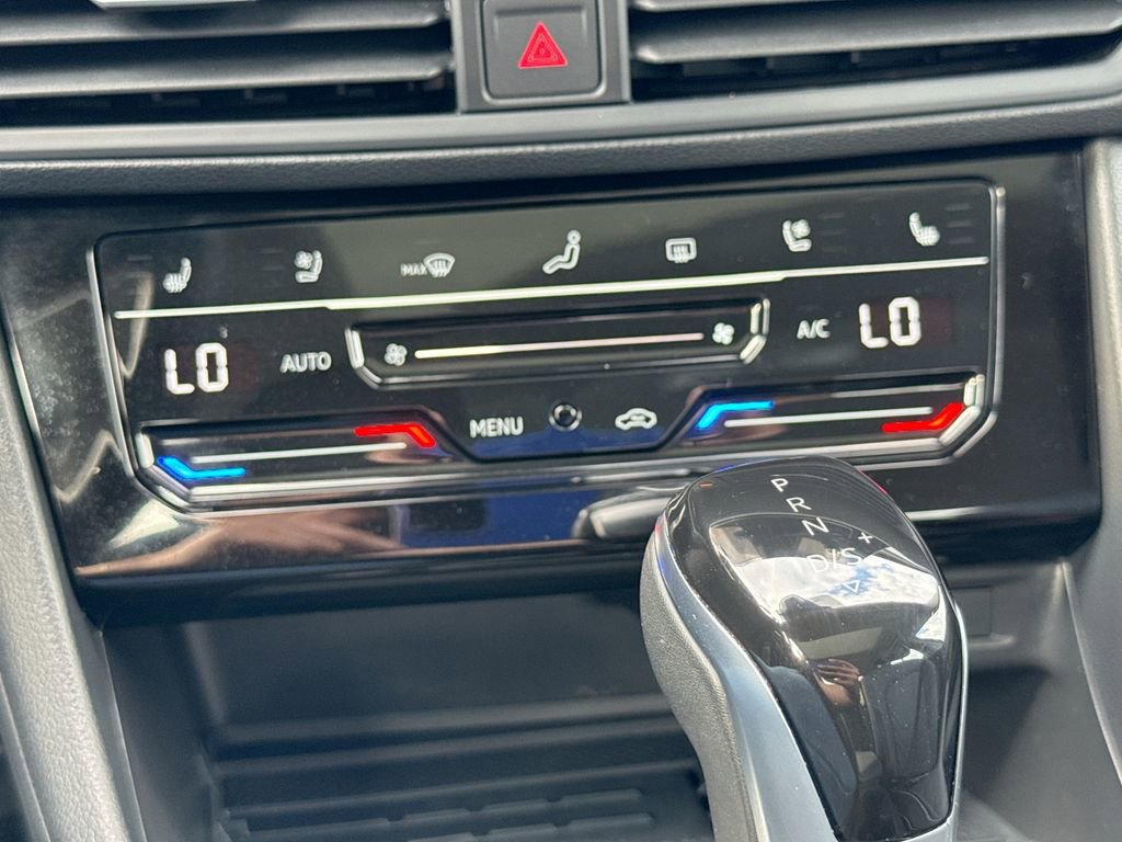 Used 2025 Volkswagen Jetta SEL image 17