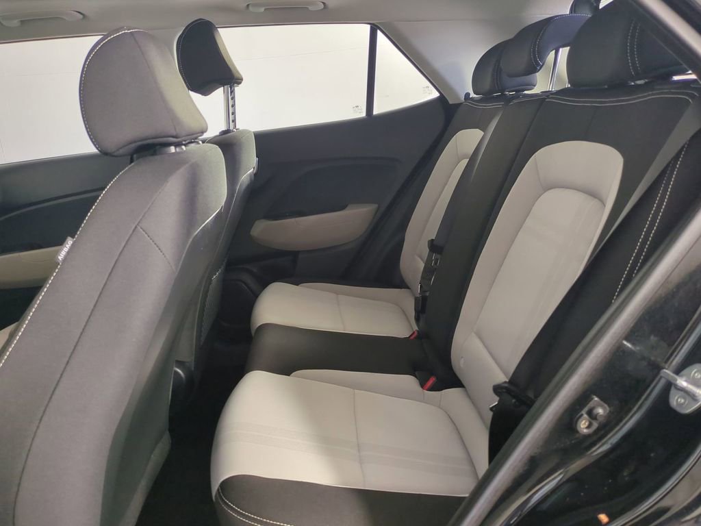 Used 2023 Hyundai Venue SEL image 15