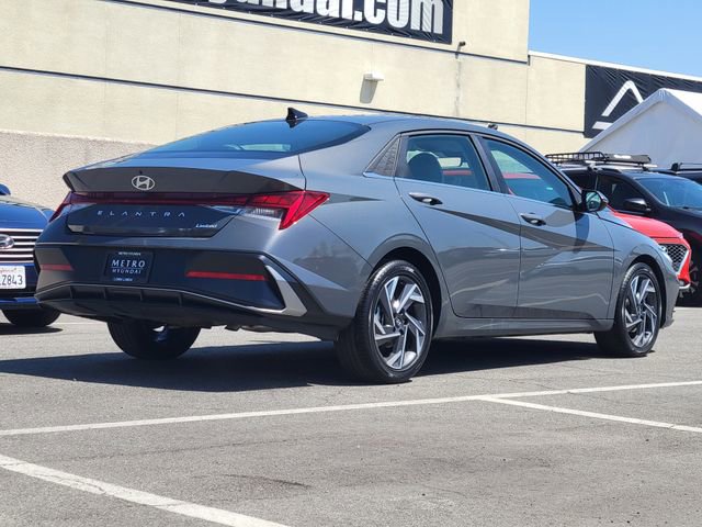 Used 2025 Hyundai Elantra Limited image 4