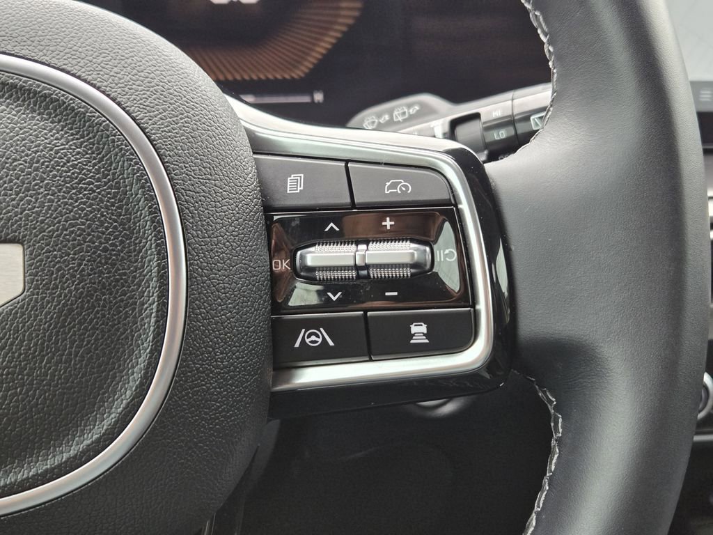Certified 2025 Kia Sorento S FWD image 28