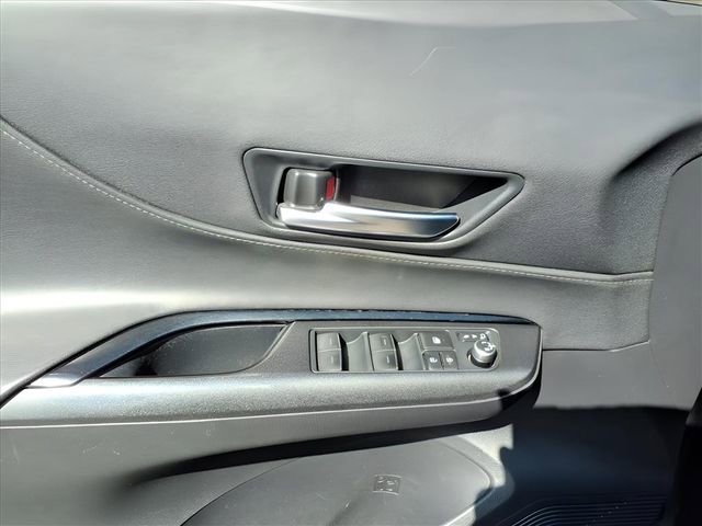 Used 2021 Toyota Venza LE image 16