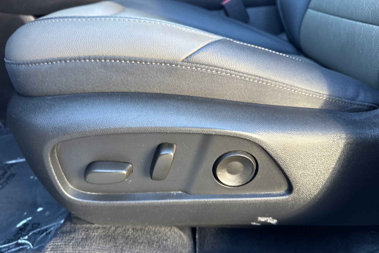 Used 2025 Chevrolet Equinox LT w/ Convenience Package II AWD/4WD image 12