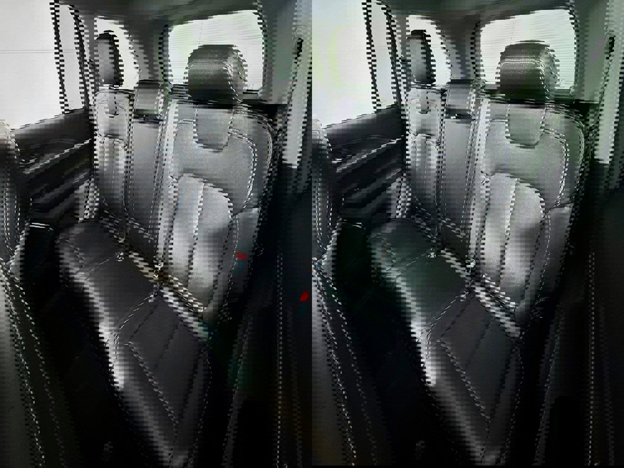 Used 2023 Jeep Grand Cherokee 4WD 4xe image 23