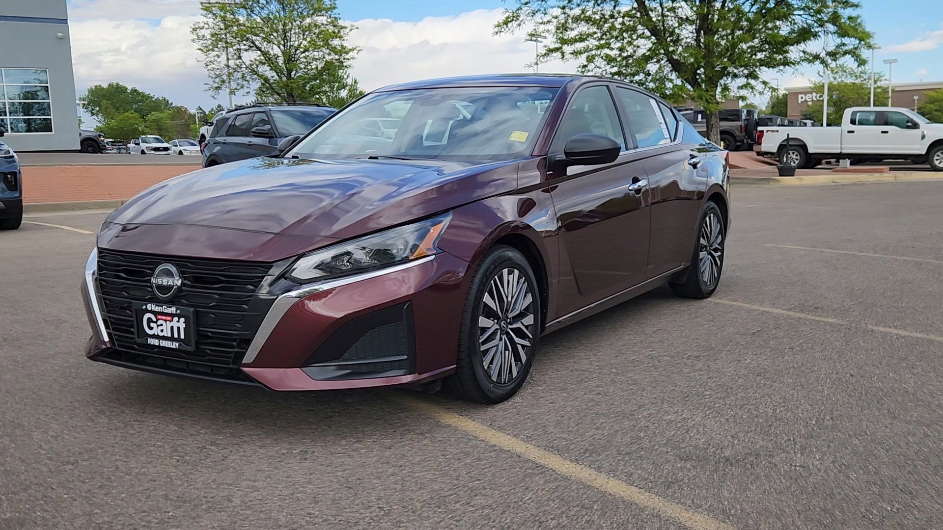 Used 2024 Nissan Altima 2.5 SV FWD image 2