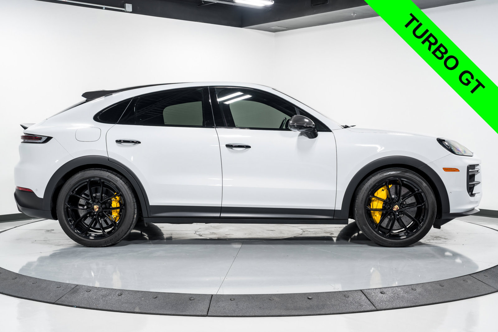 Used 2024 Porsche Cayenne Turbo GT AWD/4WD image 2