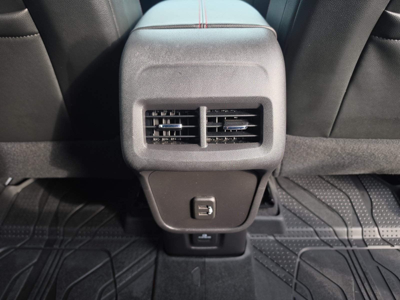 Certified 2024 Chevrolet Equinox RS w/ RS Leather Package AWD/4WD image 16