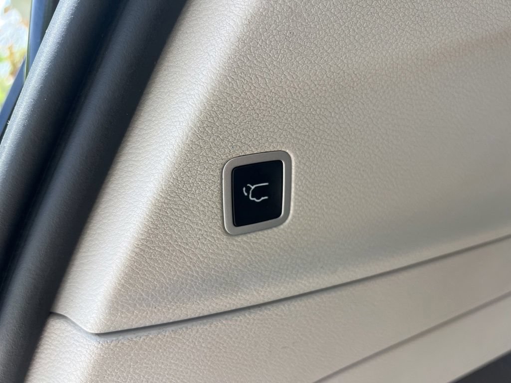 Used 2020 Chrysler Pacifica Touring w/ Advanced Safetytec Group FWD image 46