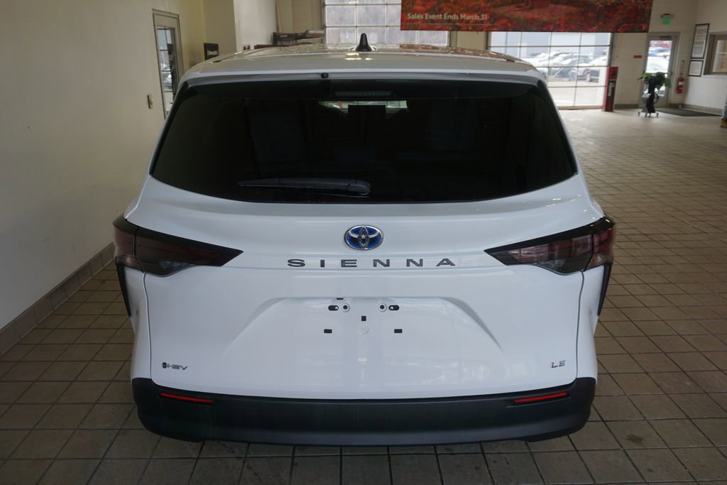 Used 2025 Toyota Sienna LE image 15