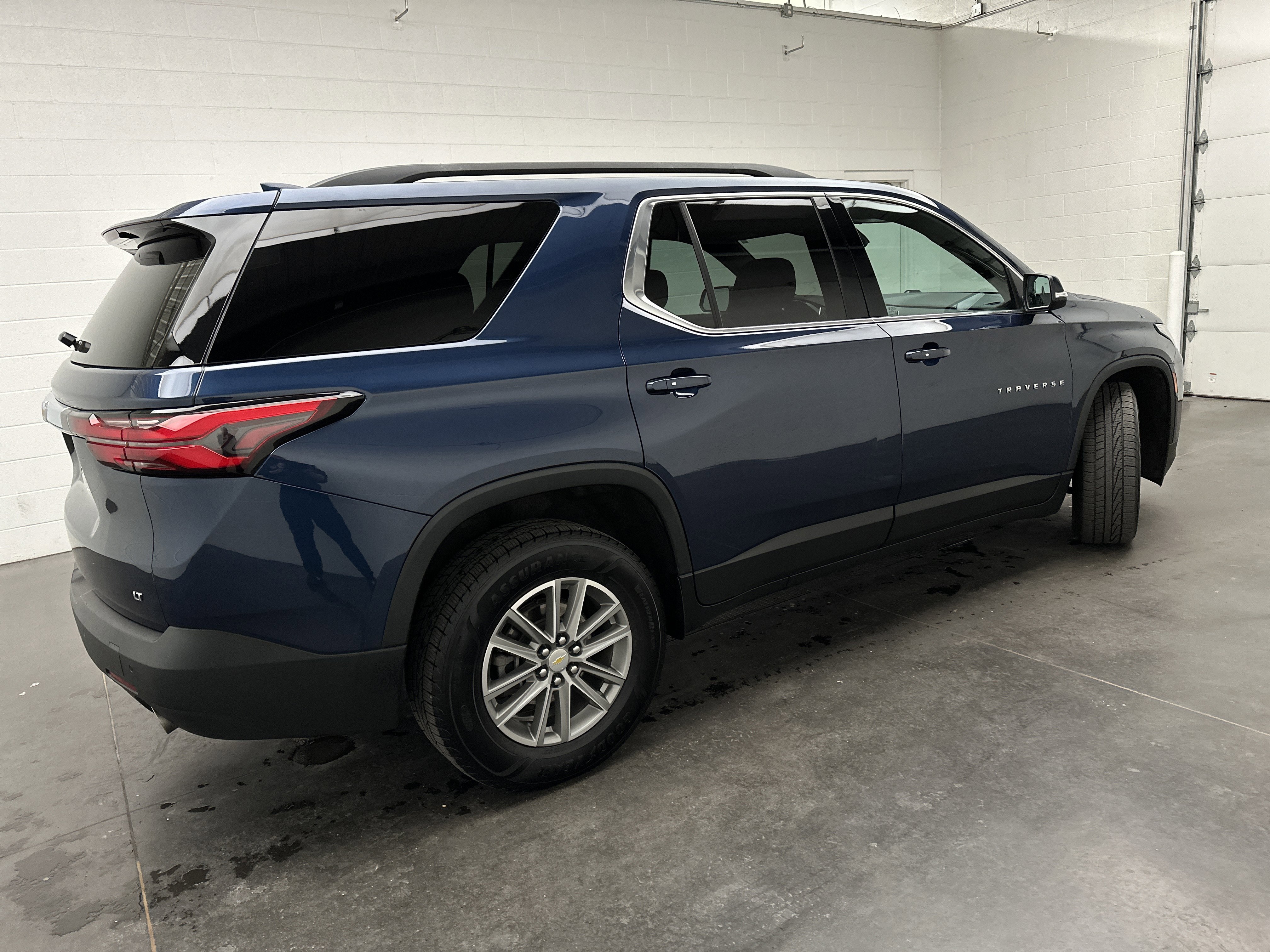 Used 2022 Chevrolet Traverse LT image 9